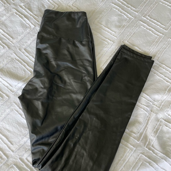 Suzy Shier Faux Leather Leggings - Picture 1 of 4